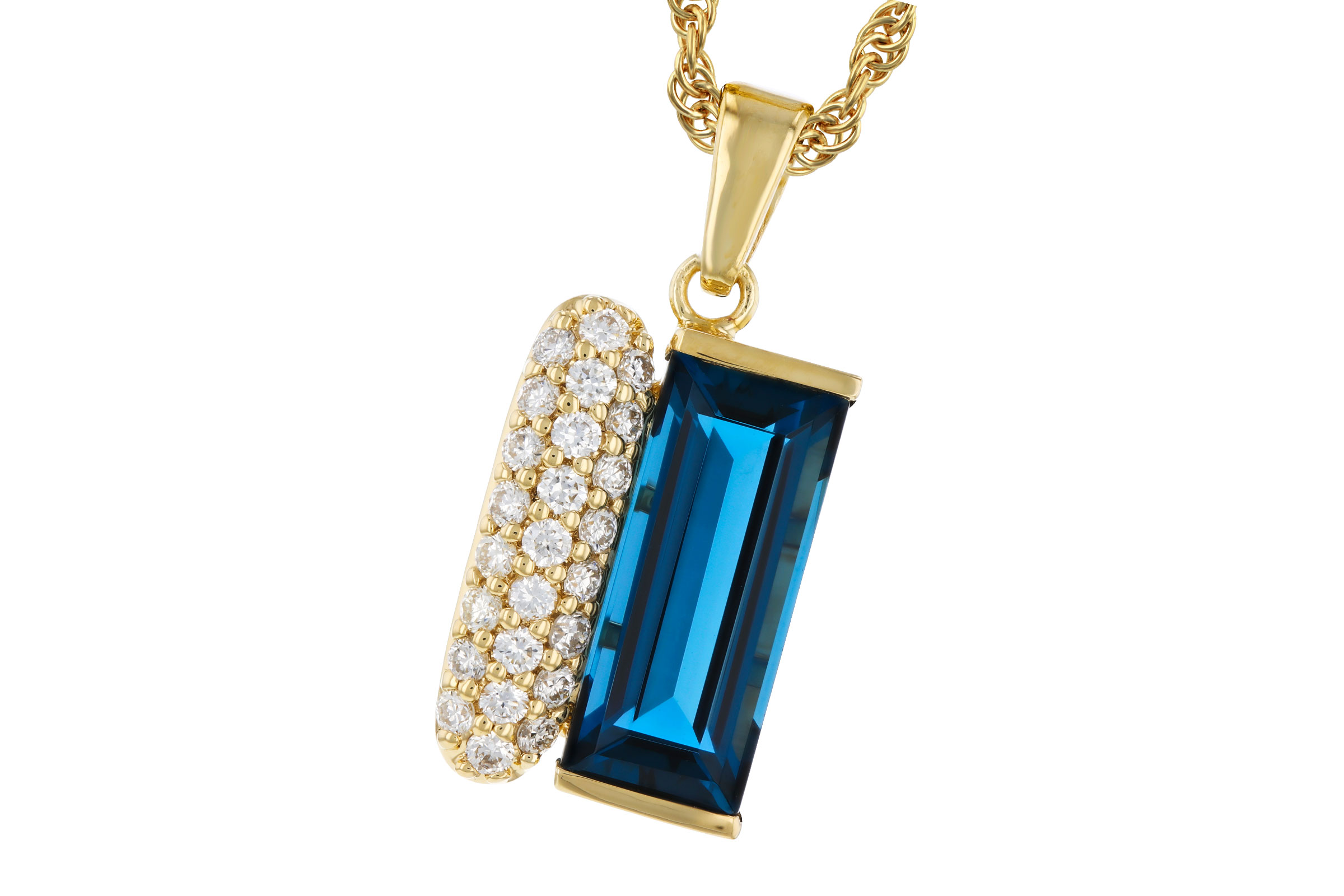 E330-47490: NECK 2.67 LONDON BLUE TOPAZ 2.92 TGW (12x5MM BT)